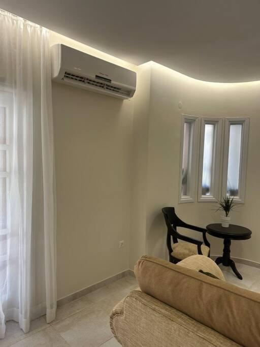 Eclectic Apartment Near Downtown Heraklion  Exterior photo