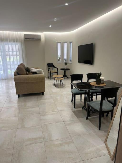 Eclectic Apartment Near Downtown Heraklion  Exterior photo